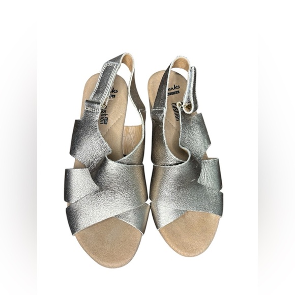 Clarks Annadel Eirwyn Wedge Sandals color silver Women's size 6.5 preloved - Picture 8 of 8